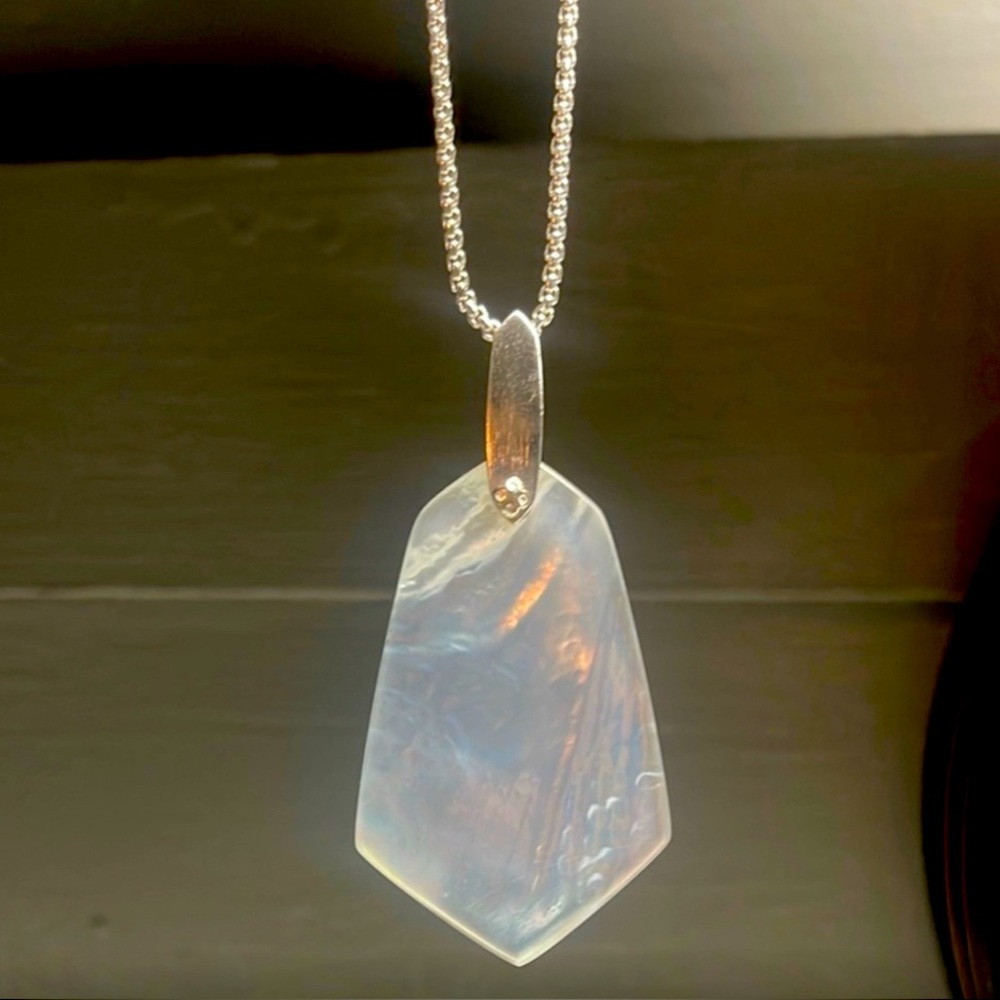 Kendra Scott necklace